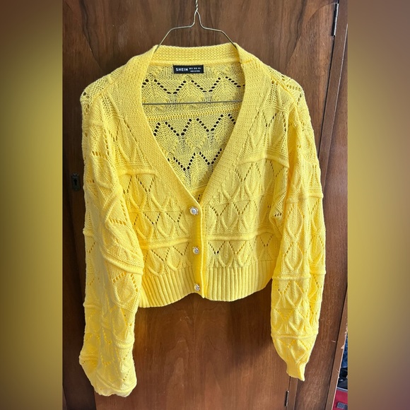 Size Small Cropped Cardigan - Picture 1 of 3
